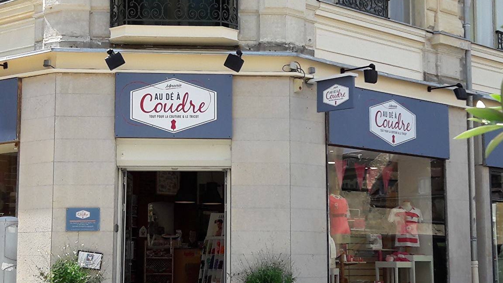 Au dé à coudre