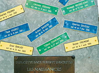 Monument aux événements uniques et heureux de Luis MAESTRO - FERTREVE