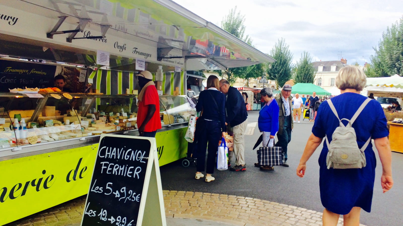 Marché hebdomadaire du dimanche à Cosne-Cours-sur-Loire