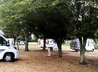 Camping-car park - SAINT-PIERRE-LE-MOUTIER