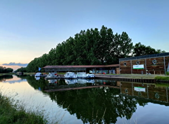 Port de la Vauvelle, Locaboat - CORBIGNY