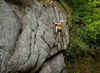 Escalade dans les Gorges de Narvau - LORMES