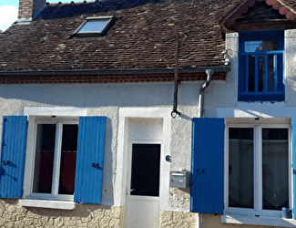 Petite maison aux volets bleus - SAINT-AMAND-EN-PUISAYE