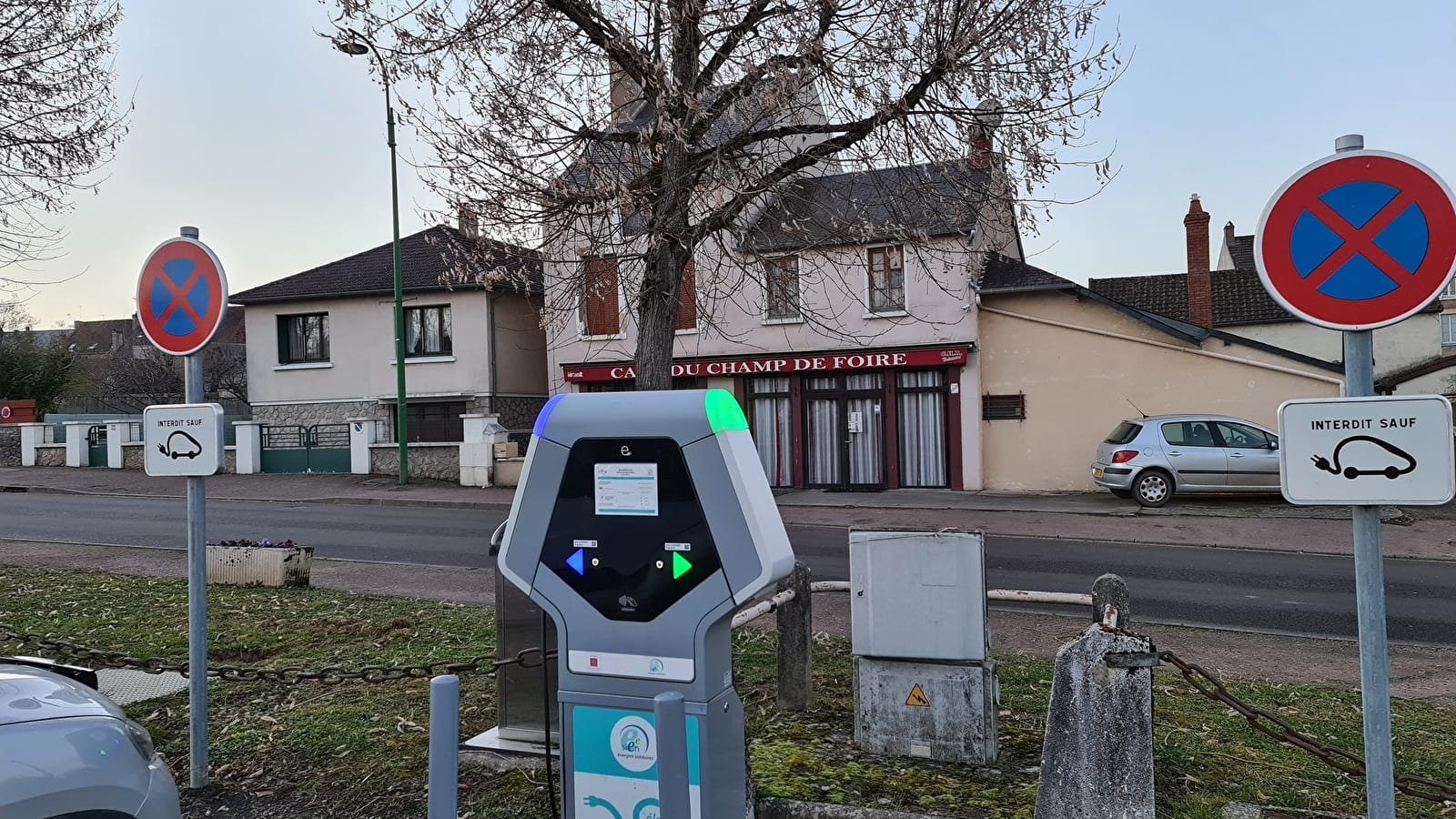 SIEEEN Charging Station