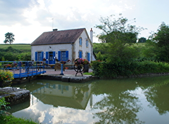 Du Canal du Nivernais à Moulins-Engilbert - LIMANTON