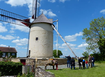 Visite du moulin à vent 'Les éventées' - SAINT-PIERRE-LE-MOUTIER