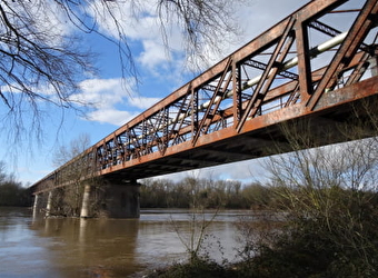 En bord de Loire entre les quais de Cosne et la ferme du Port Aubry - COSNE-COURS-SUR-LOIRE