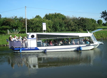 Bateau-promenade 'l'Art du Temps' sur le Canal du Nivernais - BAZOLLES 58110