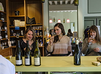 Instant vigneron à La Tour du Pouilly Fumé - POUILLY-SUR-LOIRE