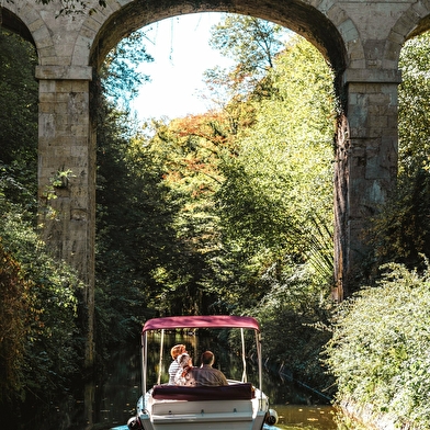 Embarquez en bateau électrique de l'étang de Baye aux Voûtes de la Collancelle