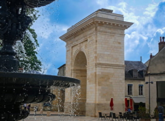 Visite guidée : Tour de place, Place de la Résistance - NEVERS