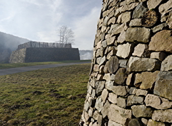 Bibracte, tour des remparts - SAINT-LEGER-SOUS-BEUVRAY