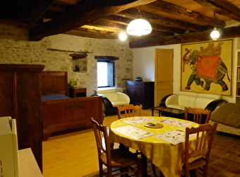 Studio dans un cadre champêtre - Rez de Chaussée - SAINT-PARIZE-LE-CHATEL
